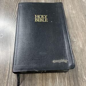 The King James Study Bible KJV Thomas Nelson 135 Bonded Leather Red Letter Black